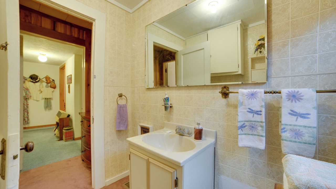 Photo of Bathroom in Almo