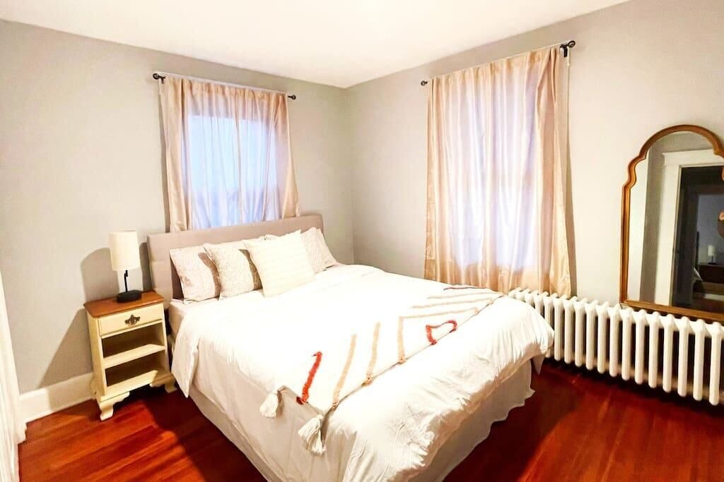 Photo of Bedroom in Cove - East Side - Shippan