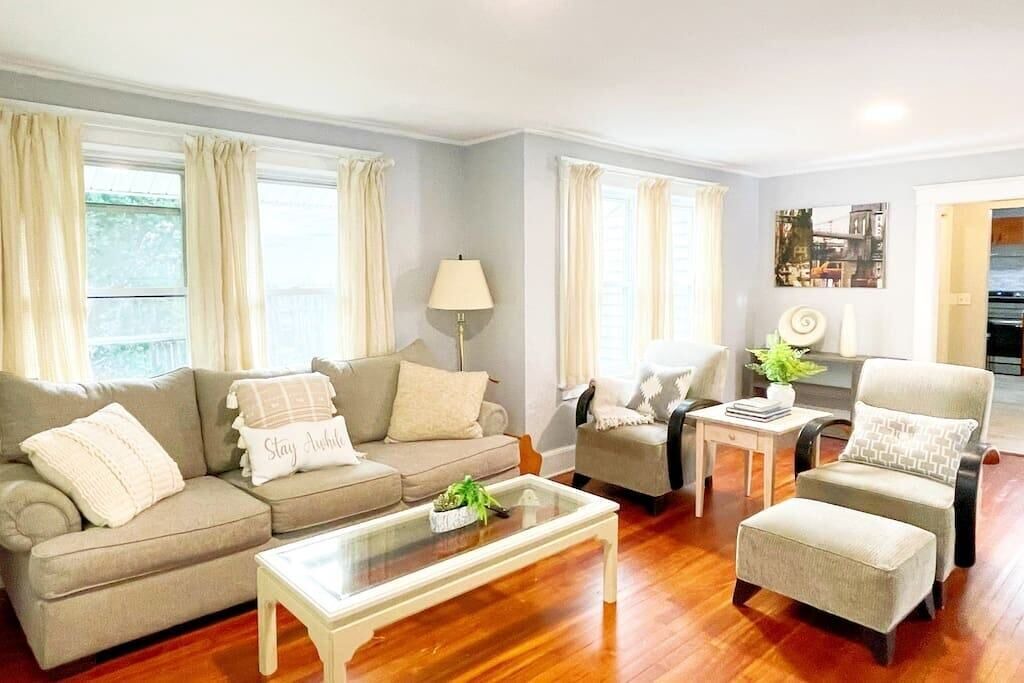 Photo of Livingroom in Cove - East Side - Shippan