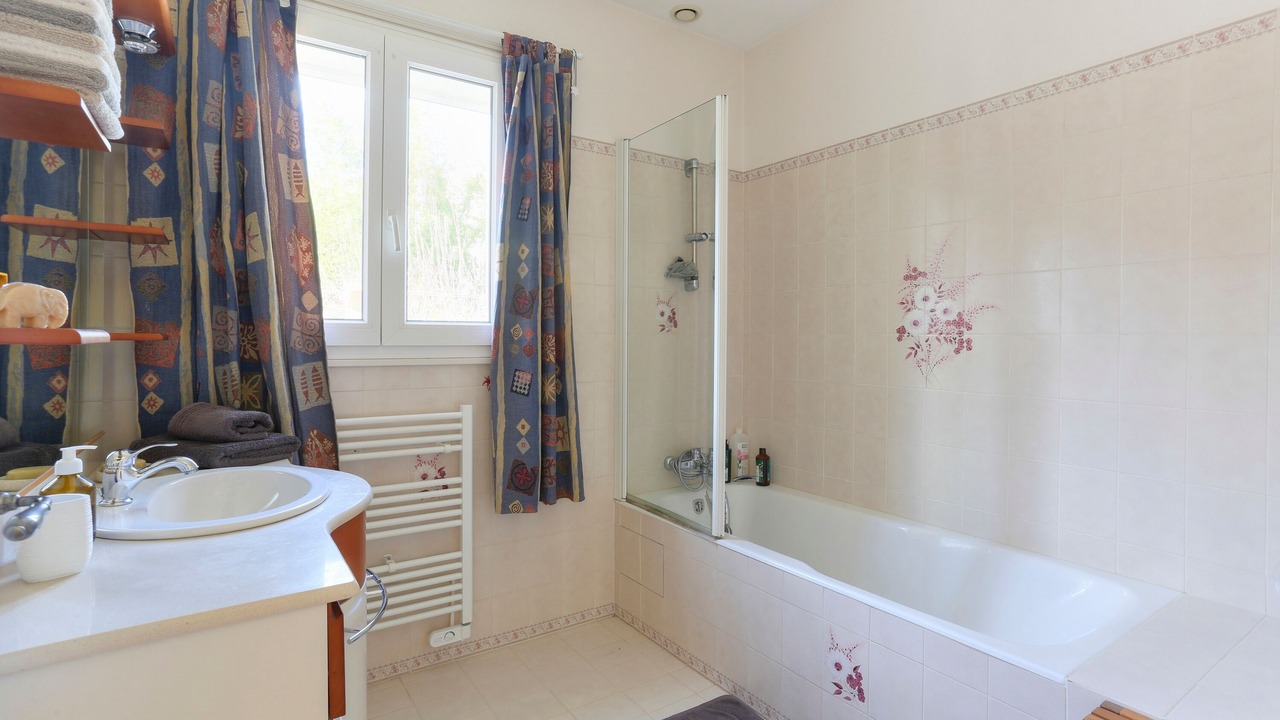 Photo of Bathroom in Lehon