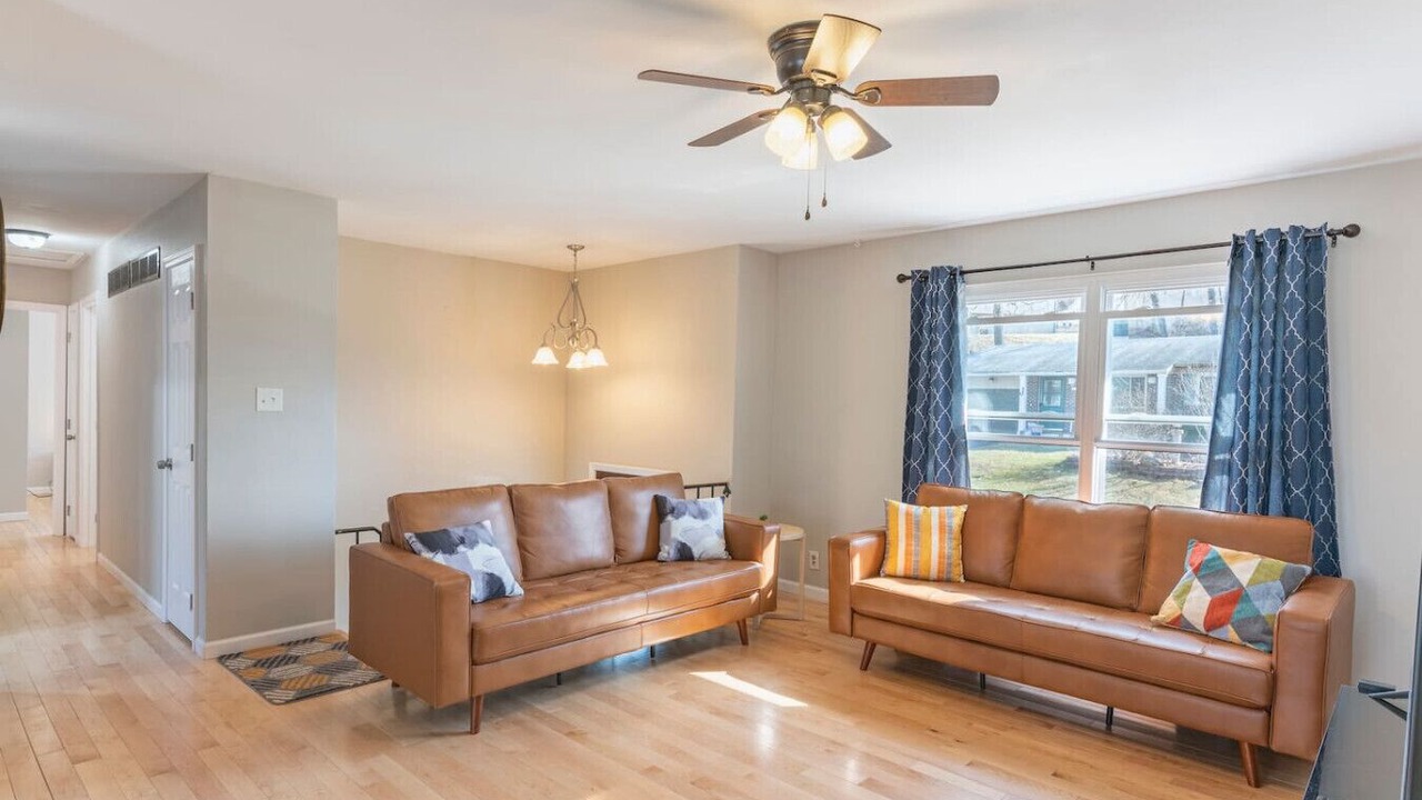 Photo of Livingroom in Fenton