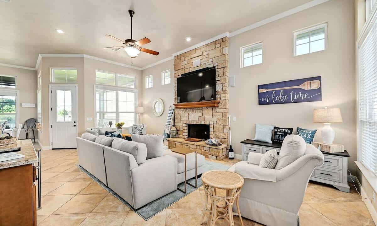 Photo of Livingroom in Granite Shoals