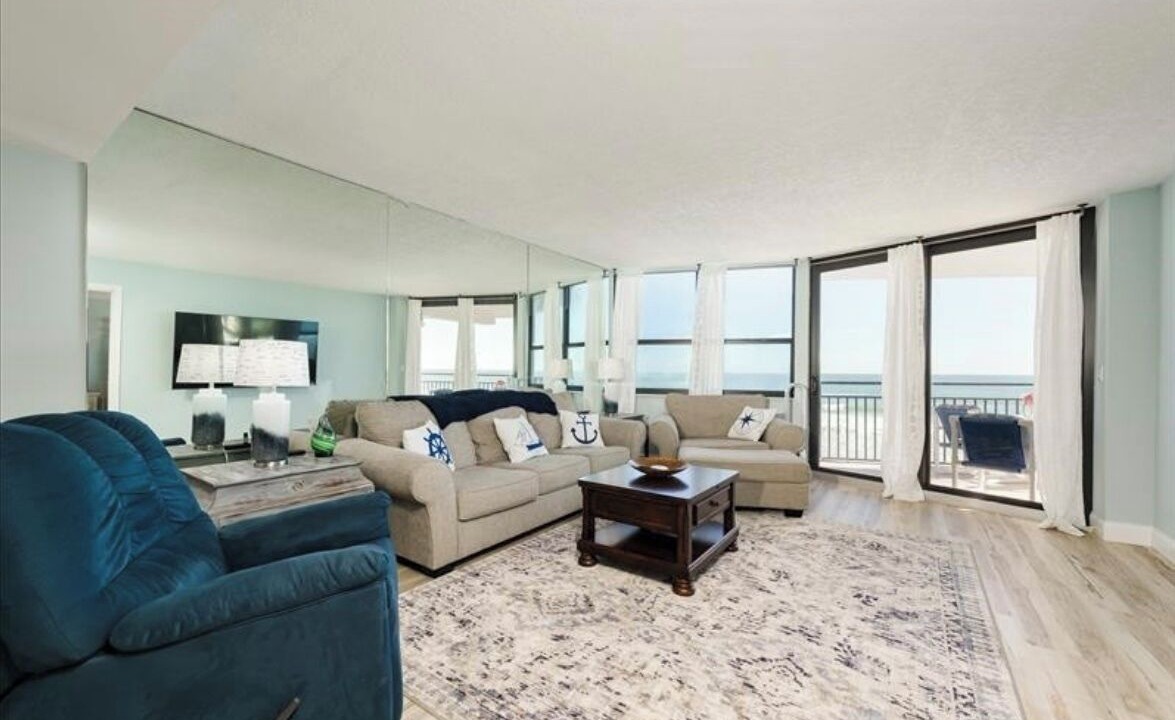 Photo of Livingroom in Light House Shores