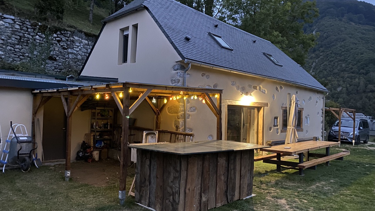 Photo of Outdoor in Sarrancolin