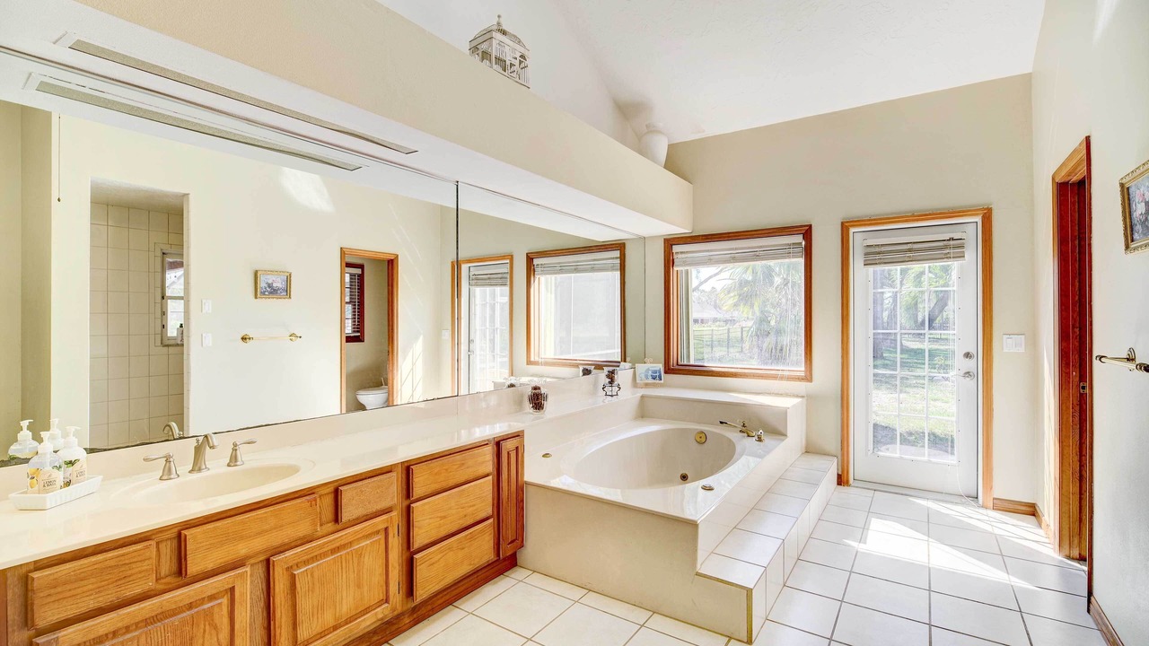 Photo of Bathroom in Tropic