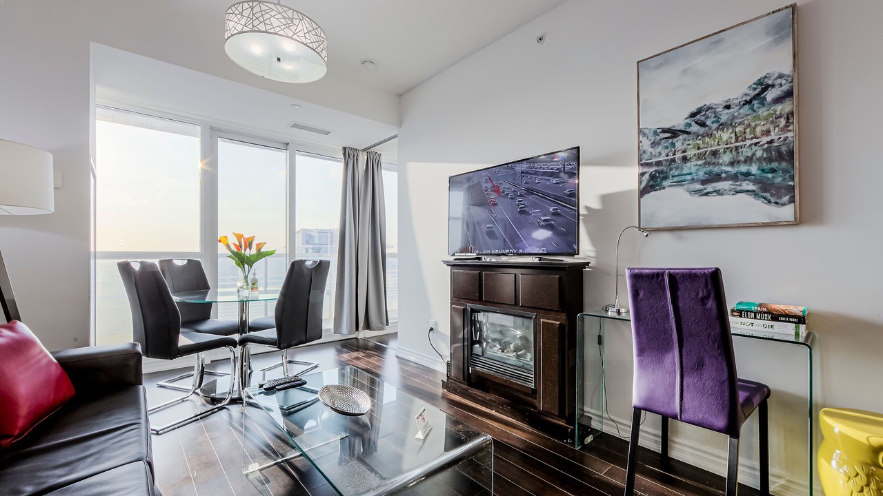 Photo of Livingroom in Bay Street Corridor