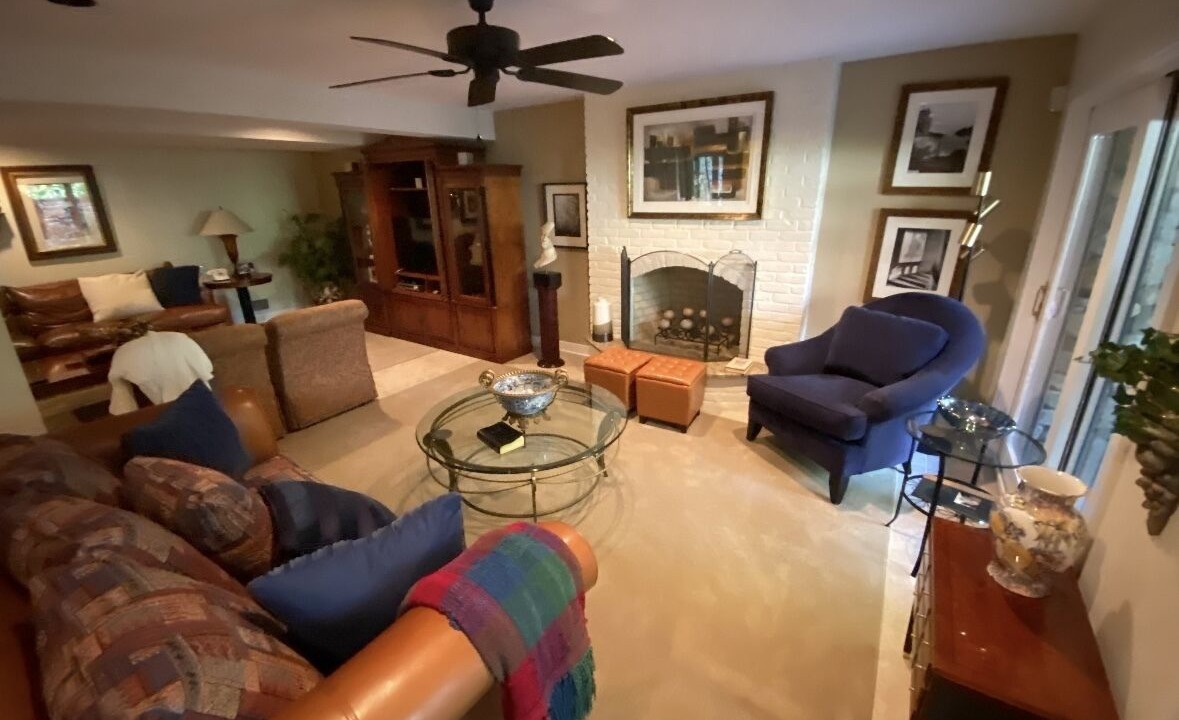 Photo of Livingroom in Killingworth