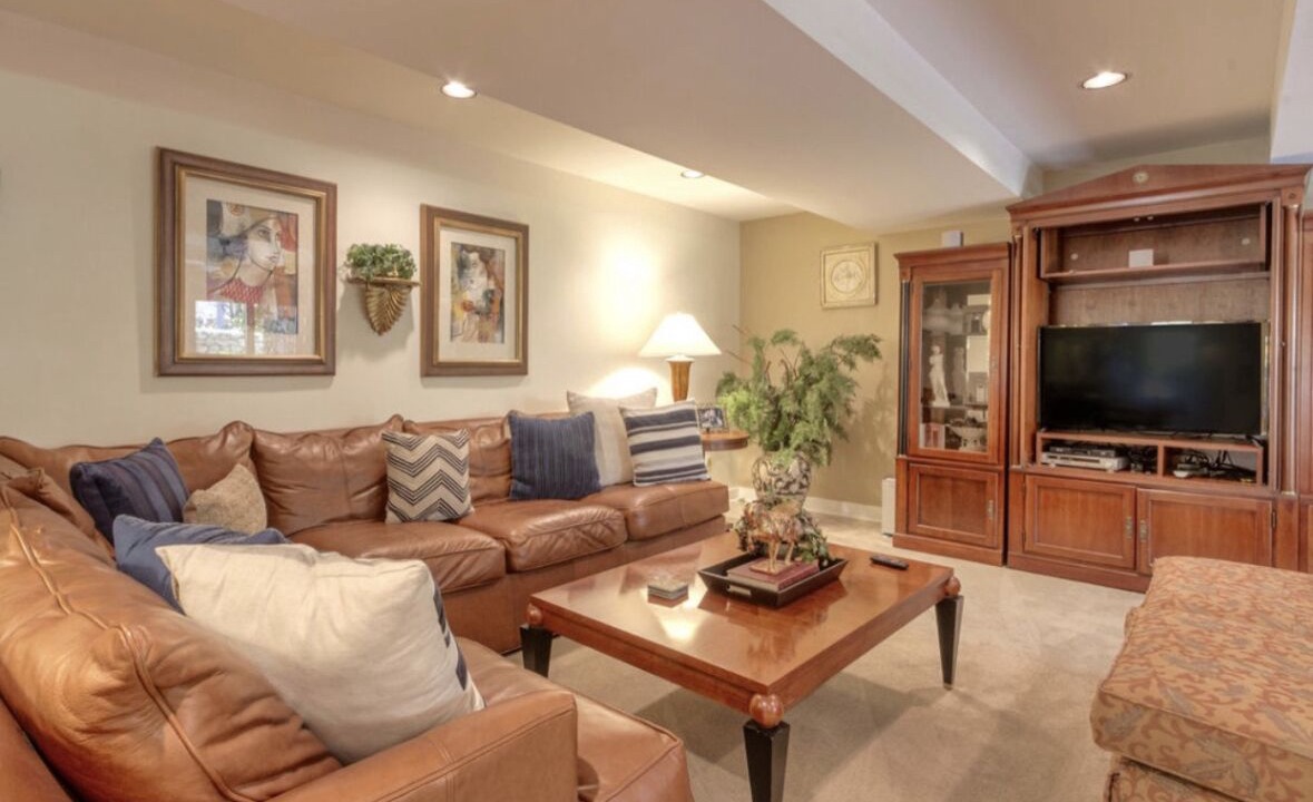 Photo of Livingroom in Killingworth