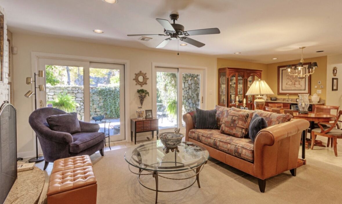 Photo of Livingroom in Killingworth