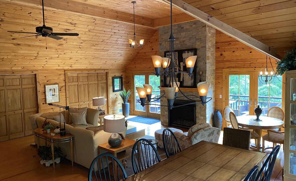 Photo of Livingroom in Killingworth