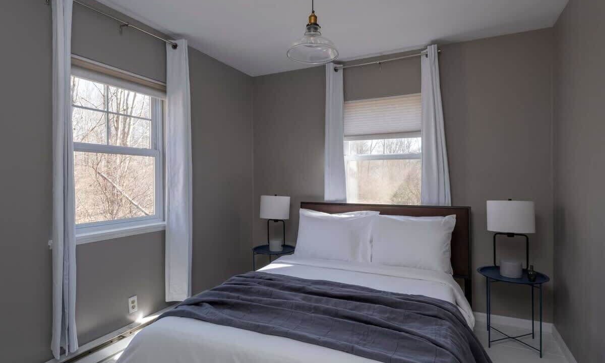 Photo of Bedroom in Roscoe