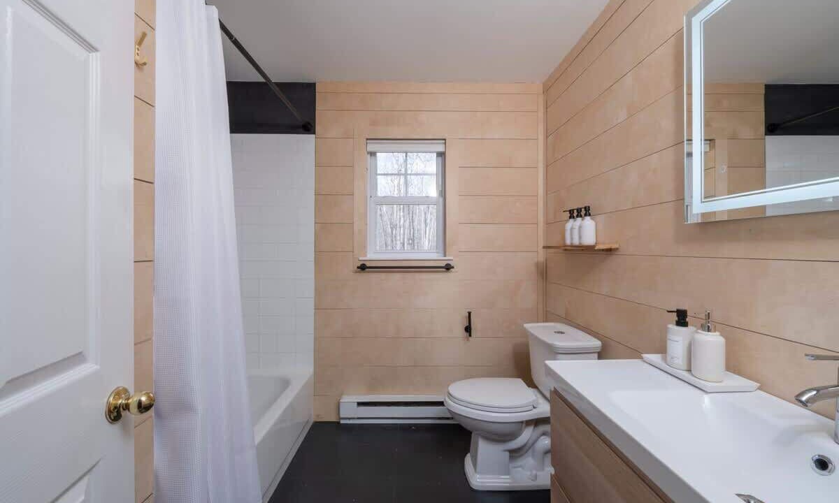 Photo of Bathroom in Roscoe