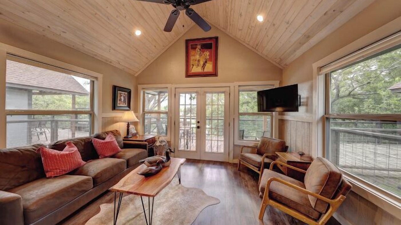 Photo of Livingroom in Center Point
