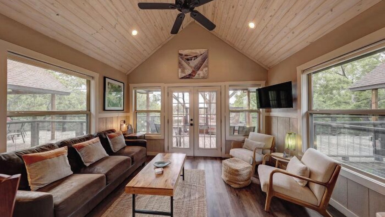Photo of Livingroom in Center Point
