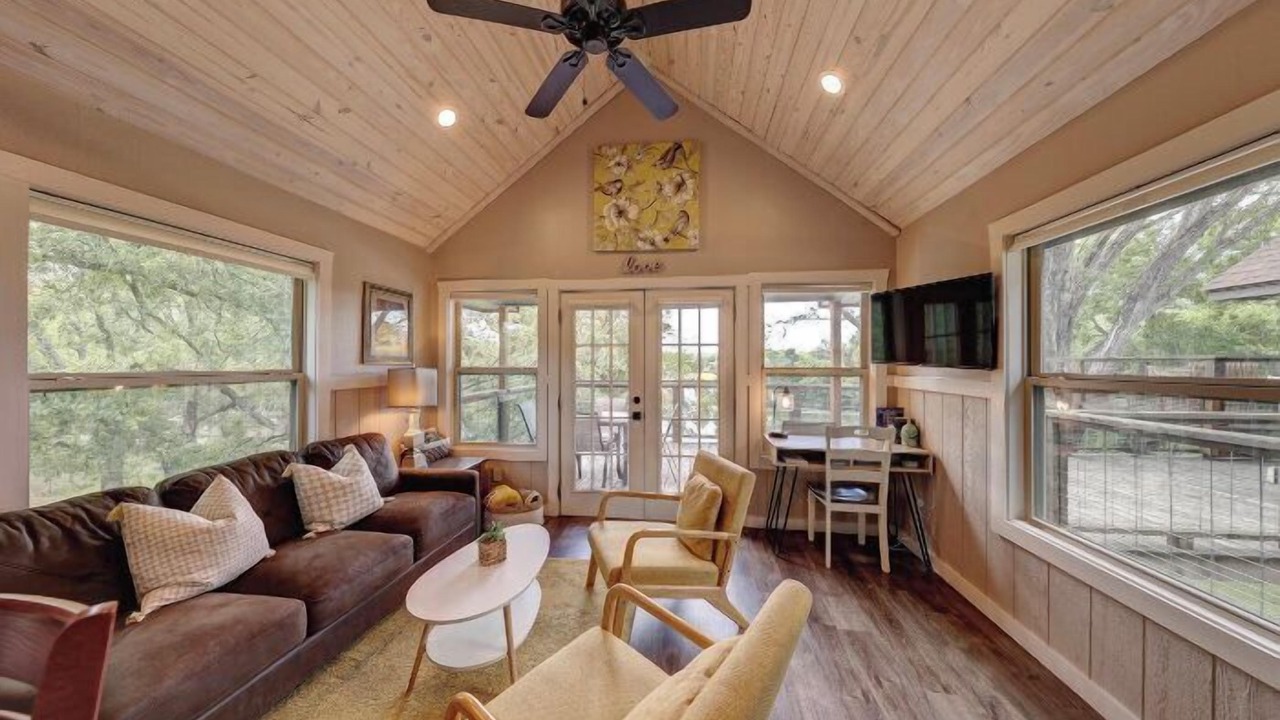 Photo of Livingroom in Center Point