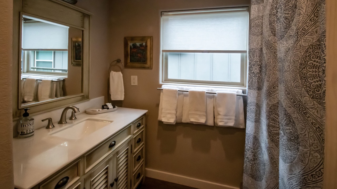 Photo of Bathroom in Center Point