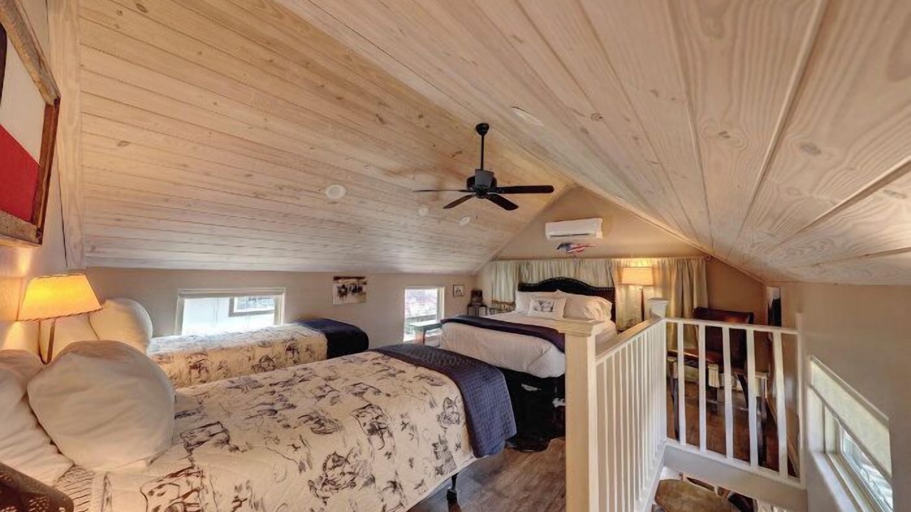 Photo of Bedroom in Center Point