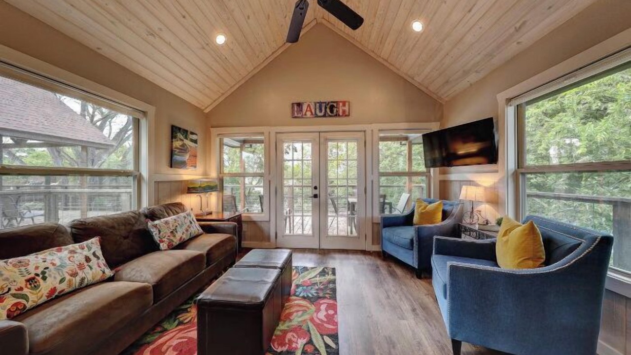 Photo of Livingroom in Center Point