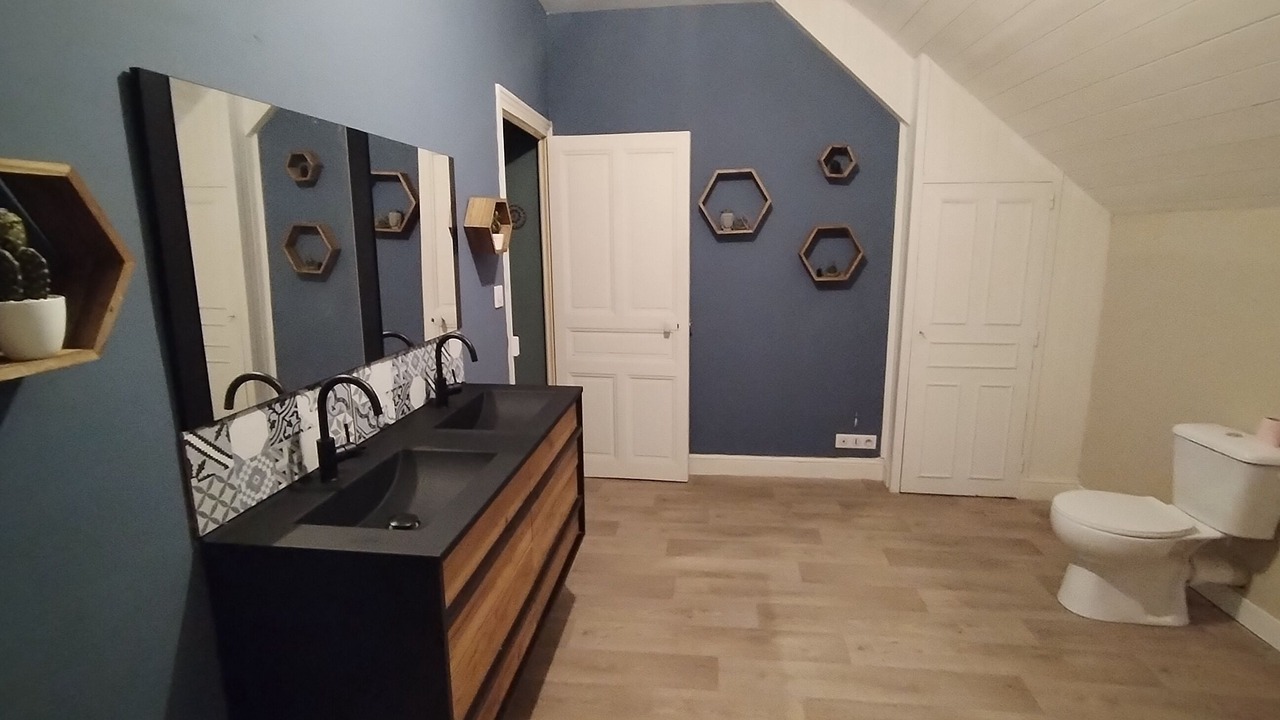 Photo of Bathroom in Ally