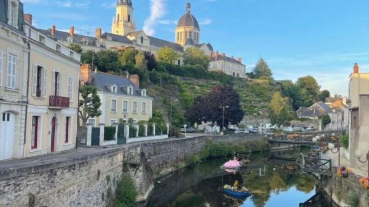 Photo of Others in Segre