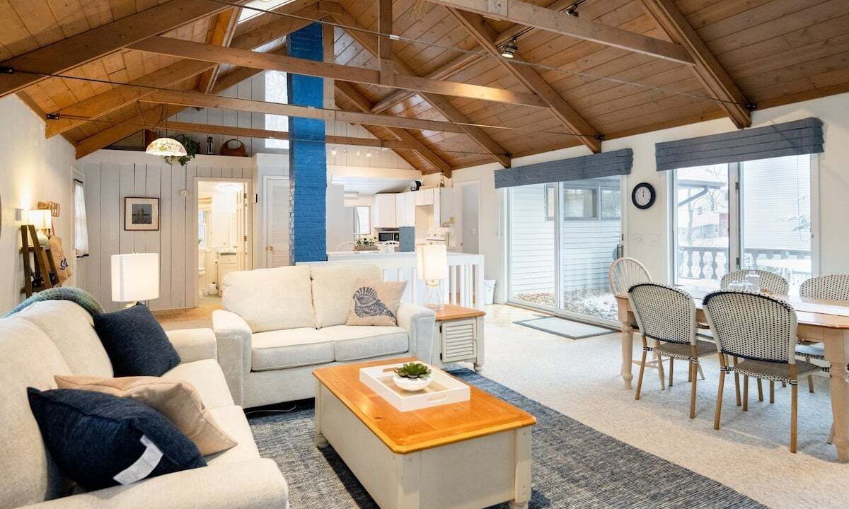 Photo of Livingroom in Port Sheldon Township