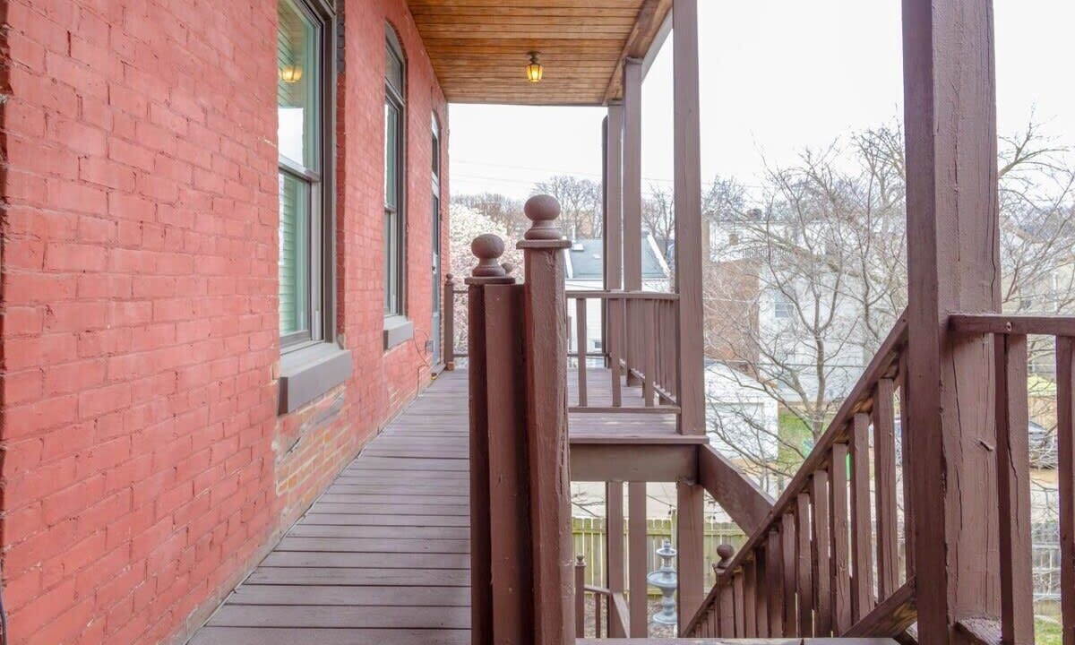 Photo of Patio Balcony in LaSalle Park