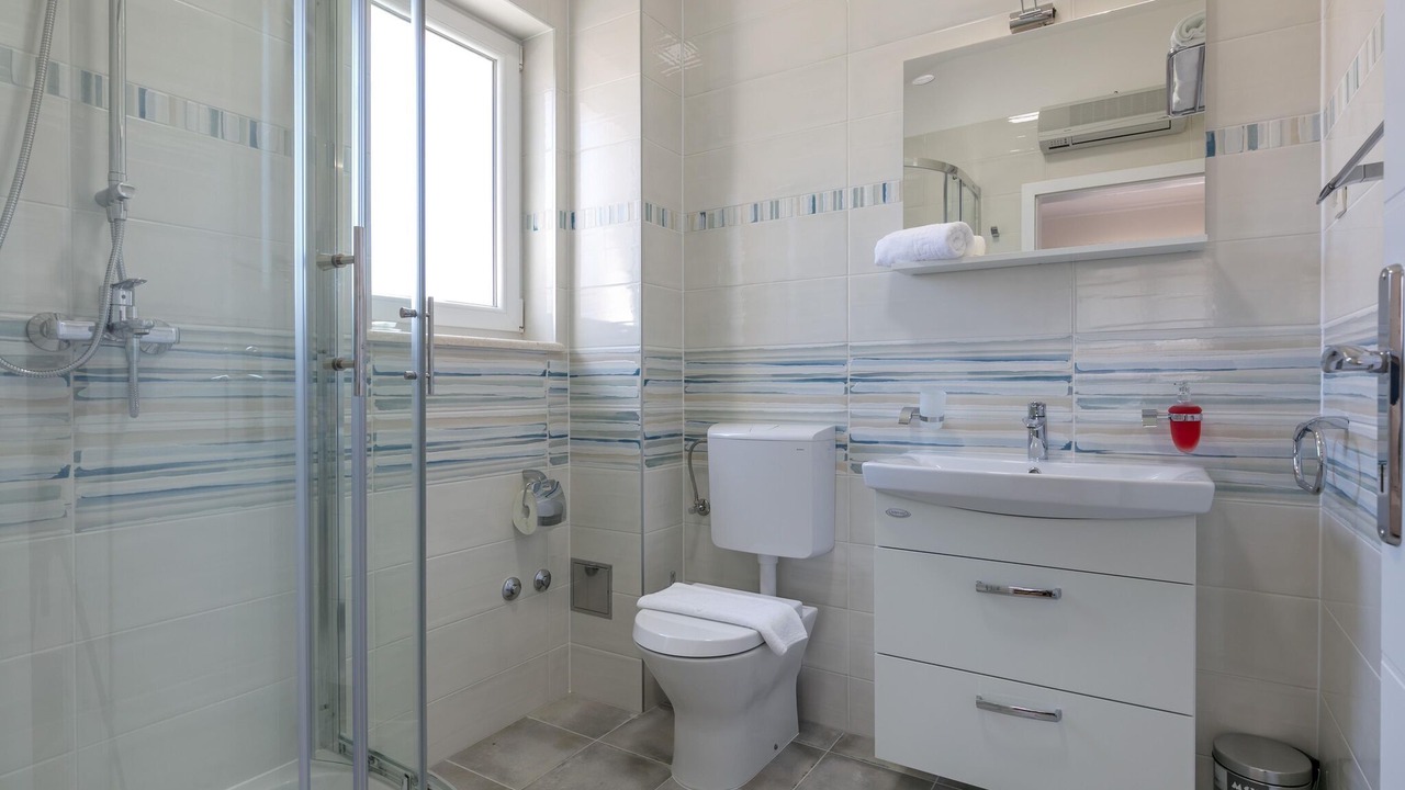Photo of Bathroom in Cove Makarac (Milna)