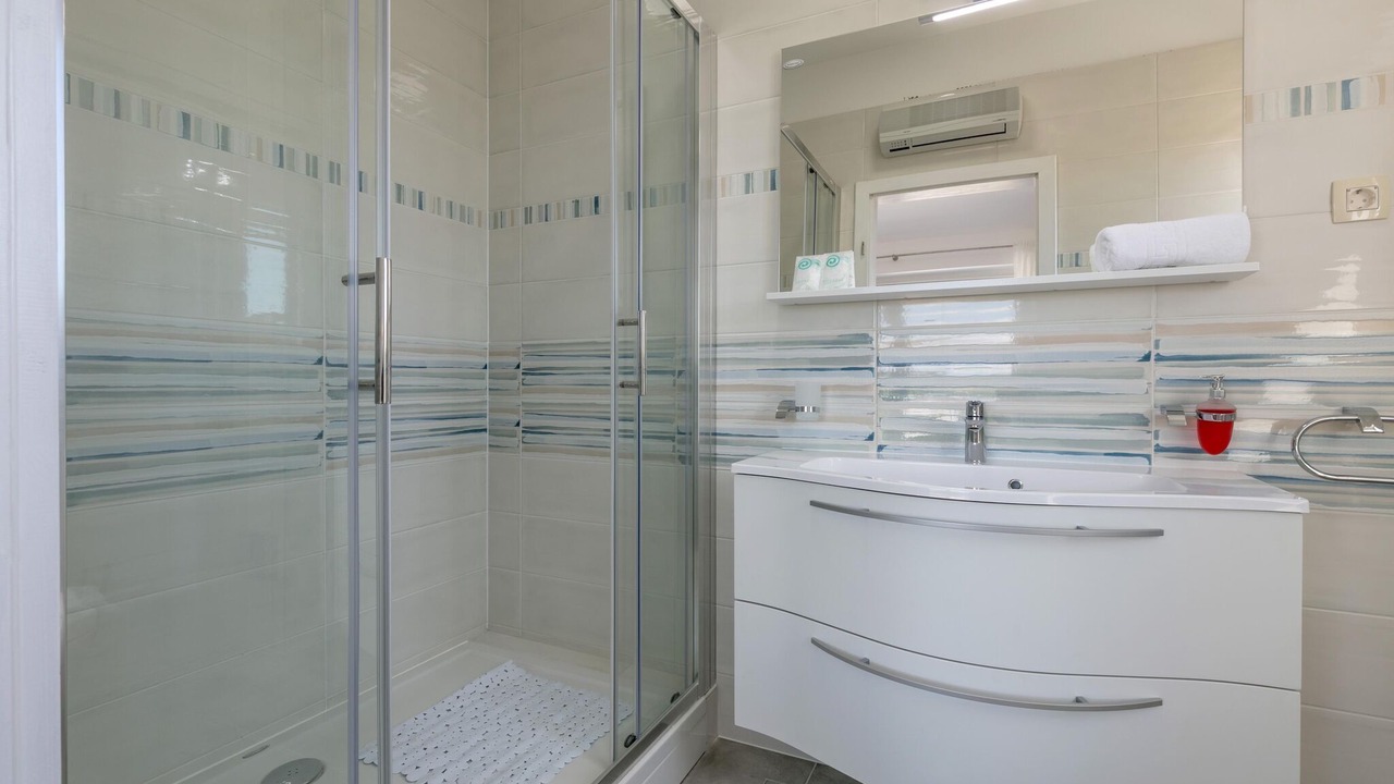 Photo of Bathroom in Cove Makarac (Milna)