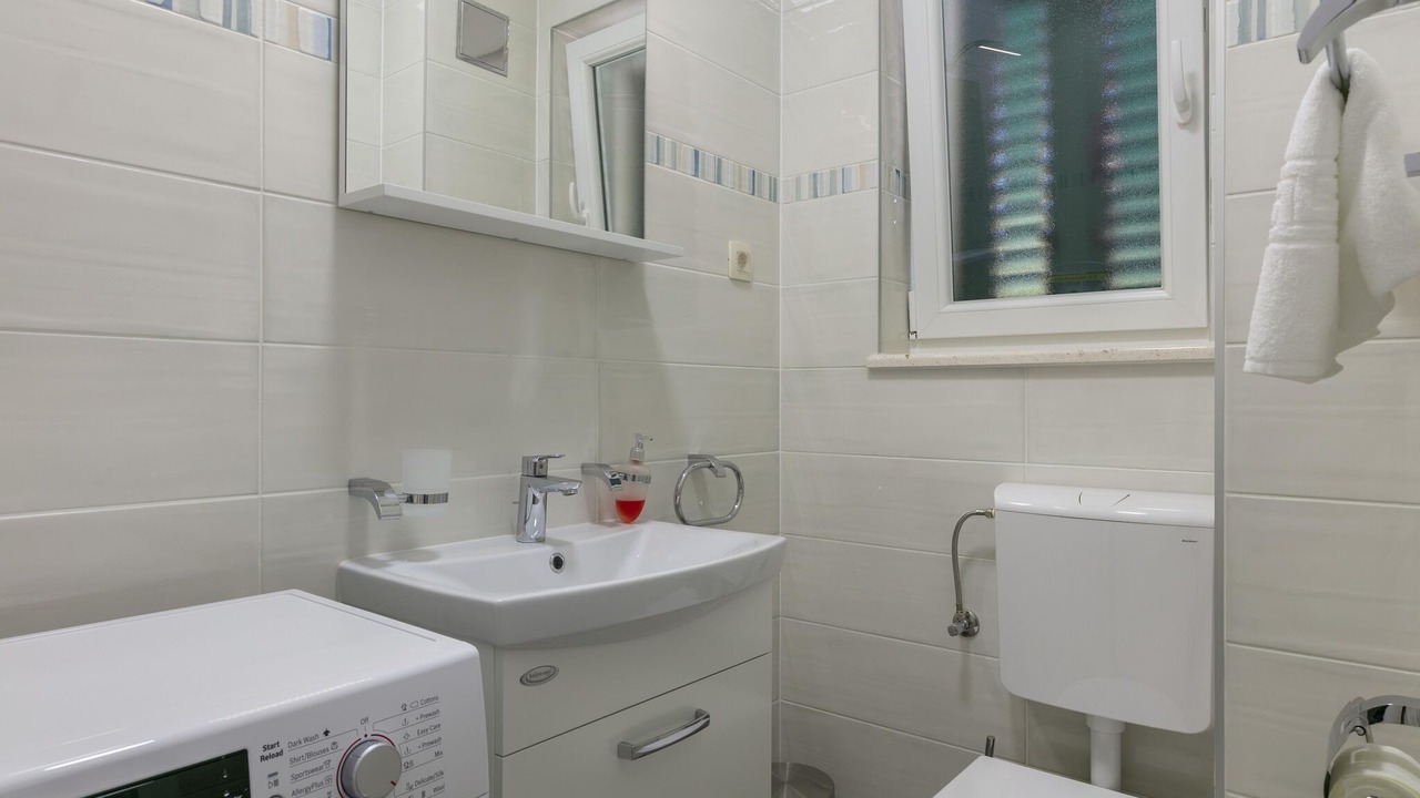 Photo of Bathroom in Cove Makarac (Milna)