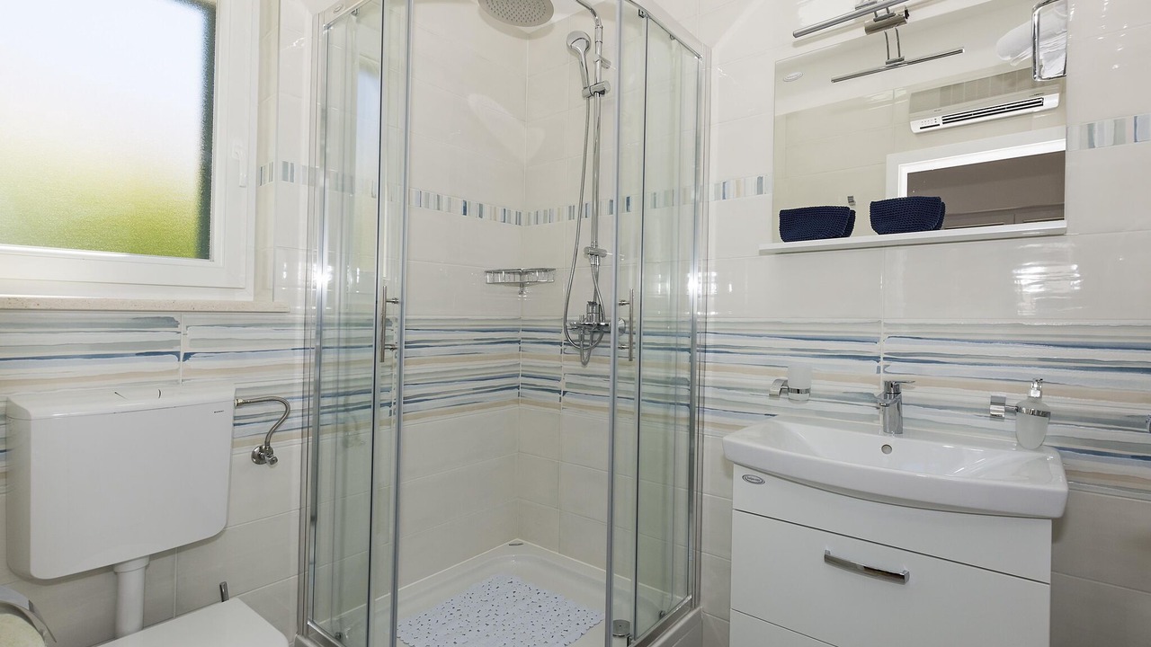 Photo of Bathroom in Cove Makarac (Milna)