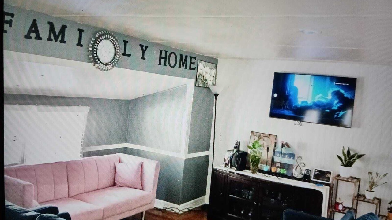 Photo of Livingroom in Channelview