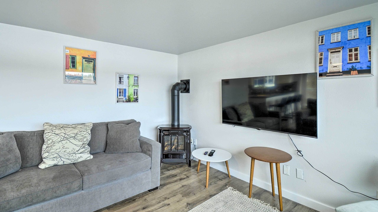 Photo of Livingroom in West Hills