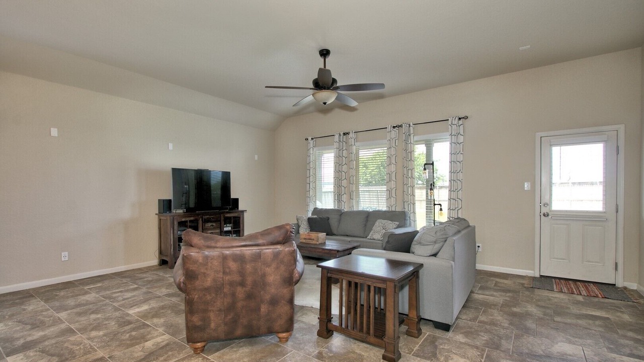 Photo of Livingroom in Converse