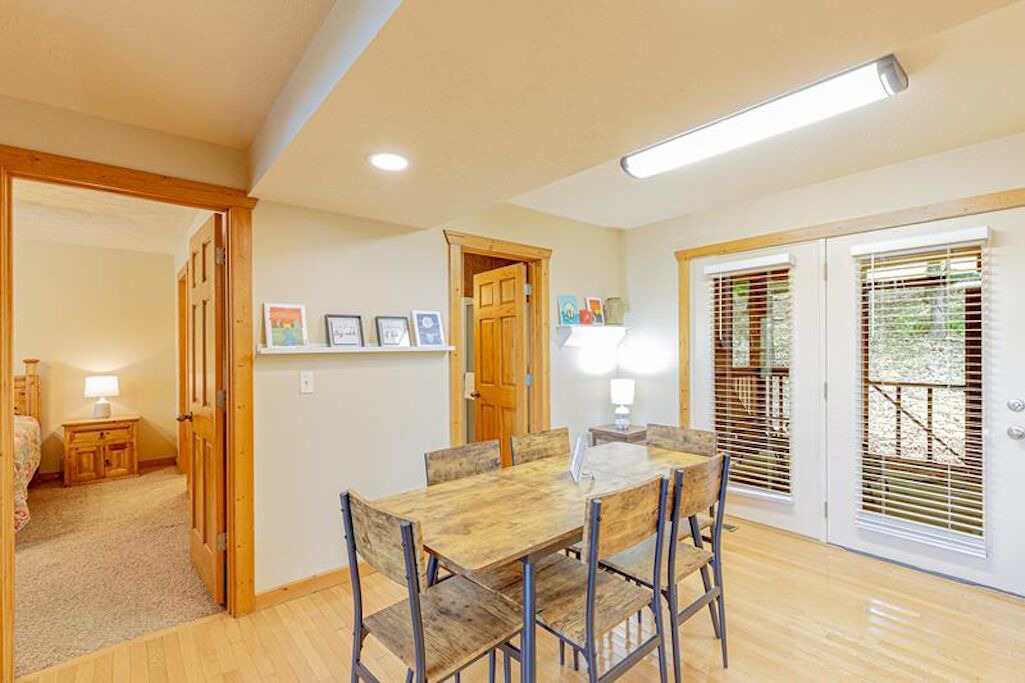 Photo of Bedroom in Reeds Spring