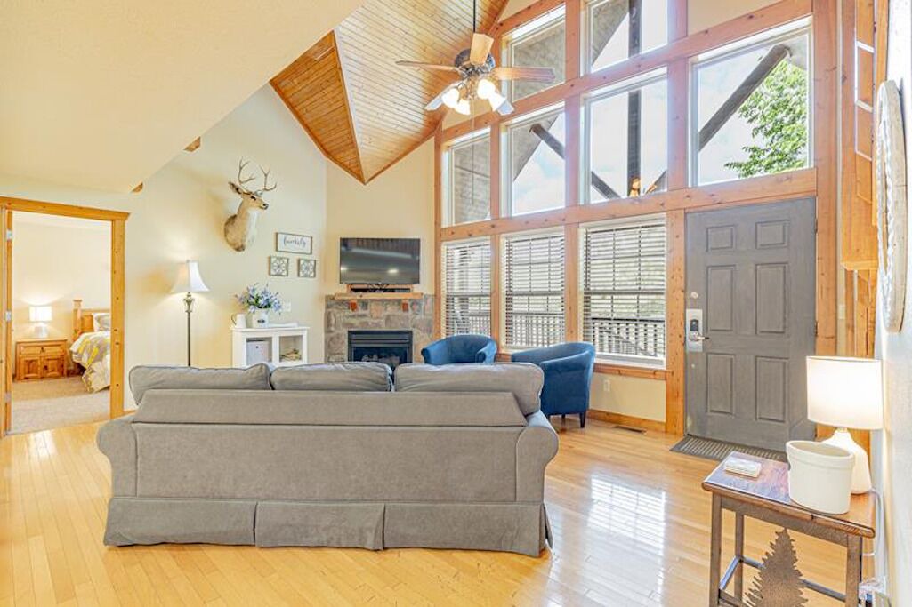 Photo of Bedroom in Reeds Spring
