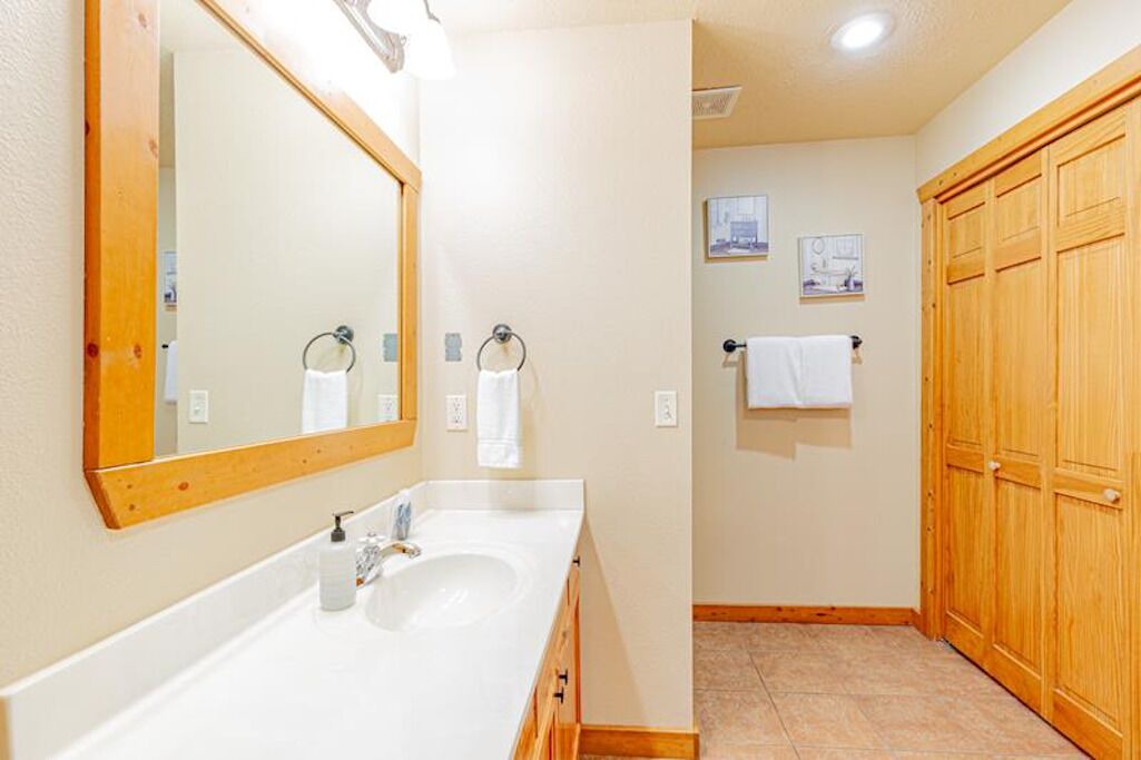 Photo of Bathroom in Reeds Spring