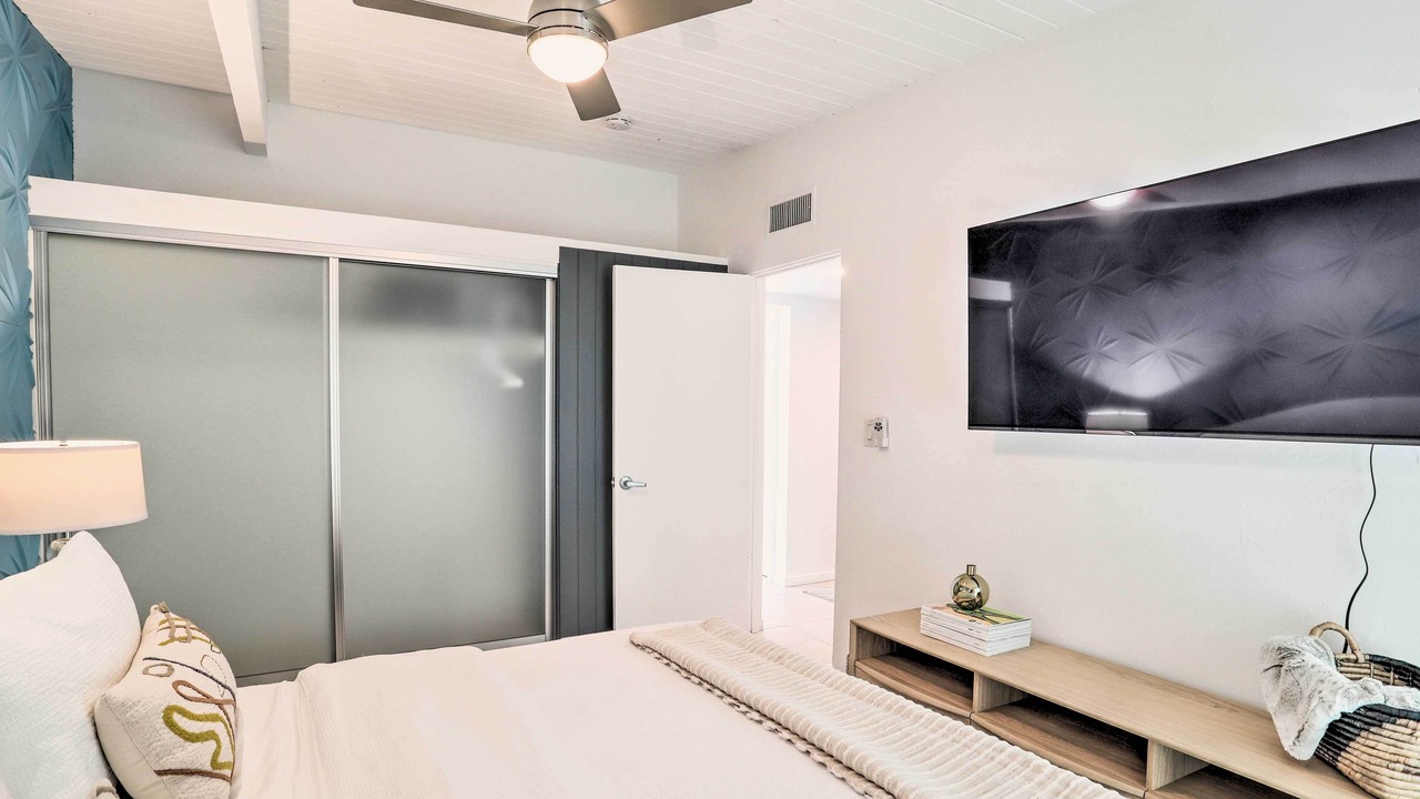 Photo of Bedroom in Racquet Club Estates