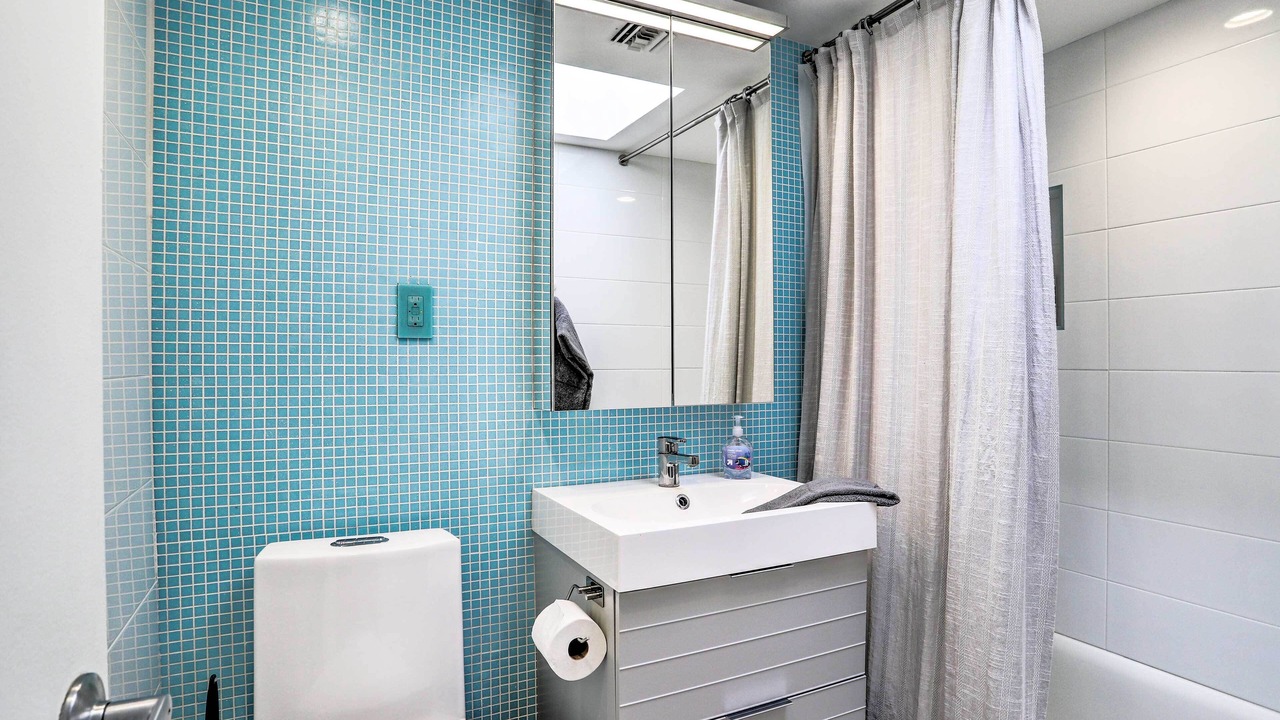 Photo of Bathroom in Racquet Club Estates