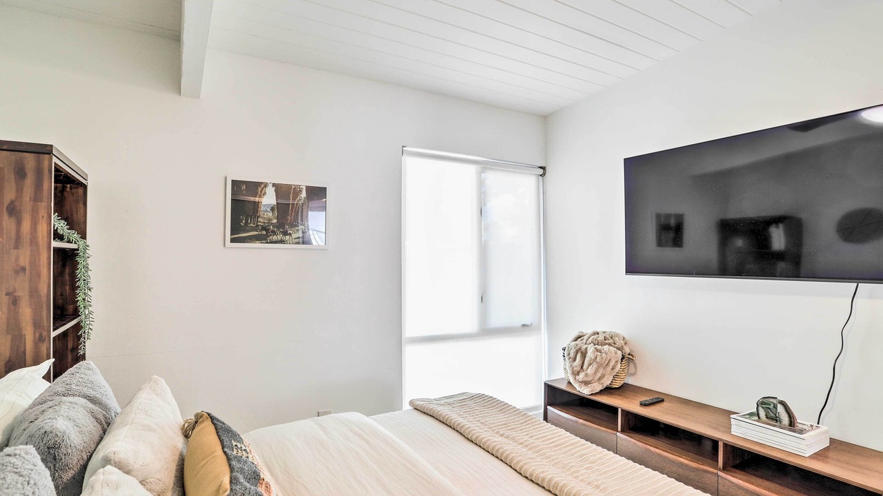 Photo of Bedroom in Racquet Club Estates