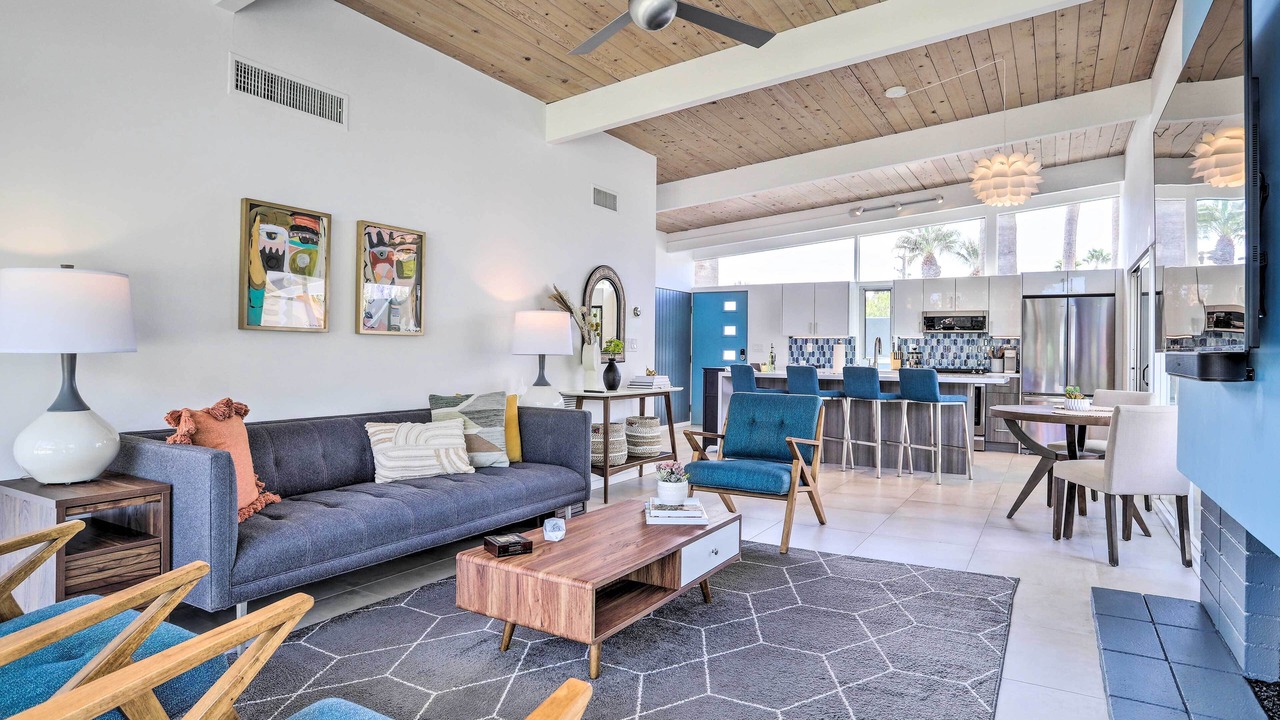 Photo of Livingroom in Racquet Club Estates