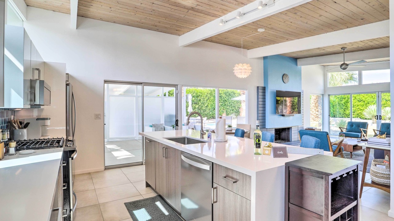 Photo of Kitchen in Racquet Club Estates