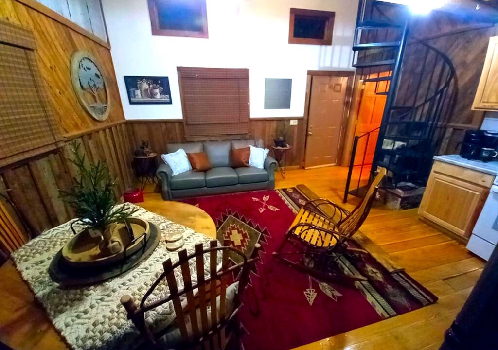 Photo of Livingroom in Madison County