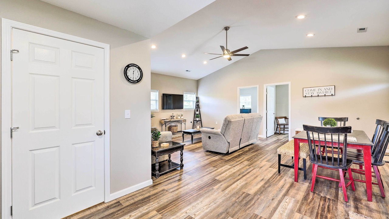Photo of Livingroom in Berryville