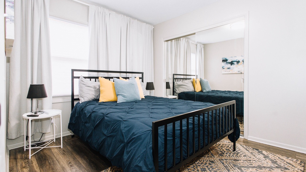 Photo of Bedroom in Macalester - Groveland