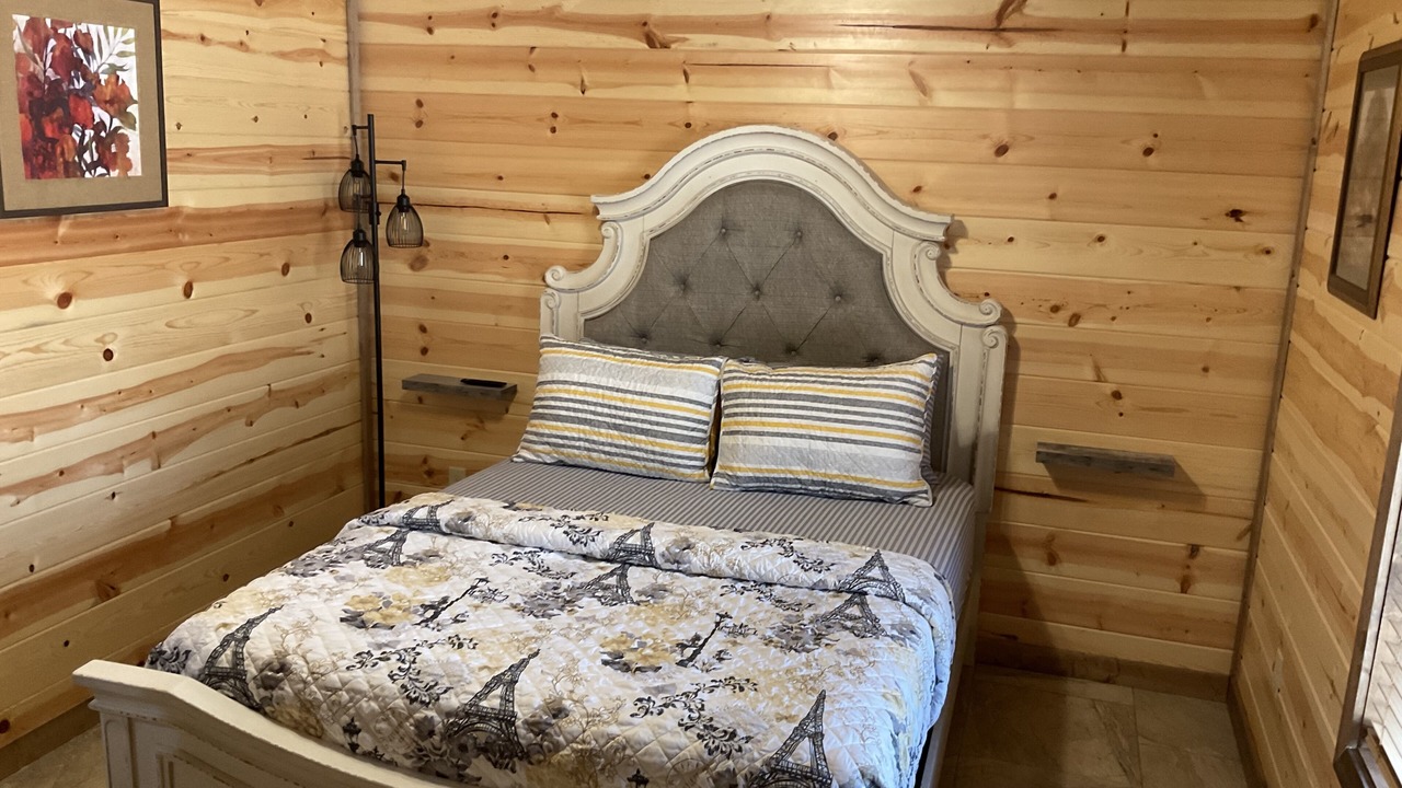 Photo of Bedroom in Smithville