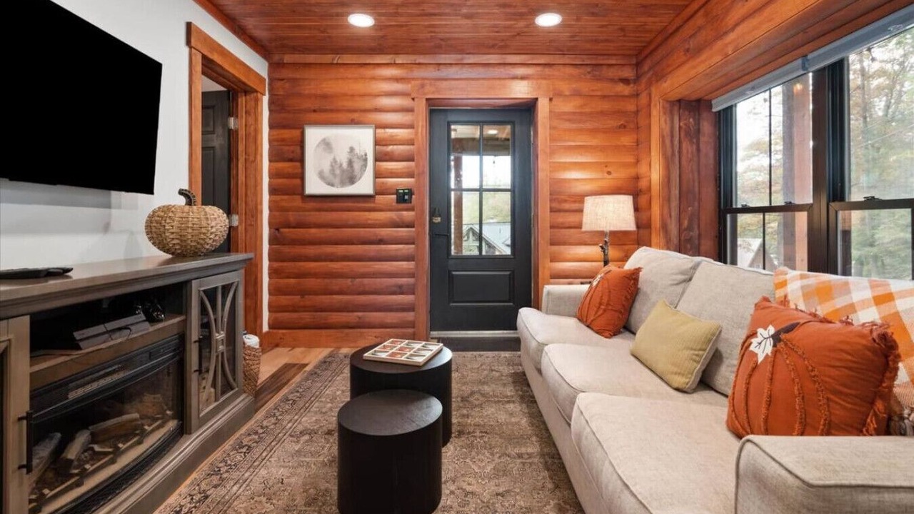 Photo of Livingroom in Oakland