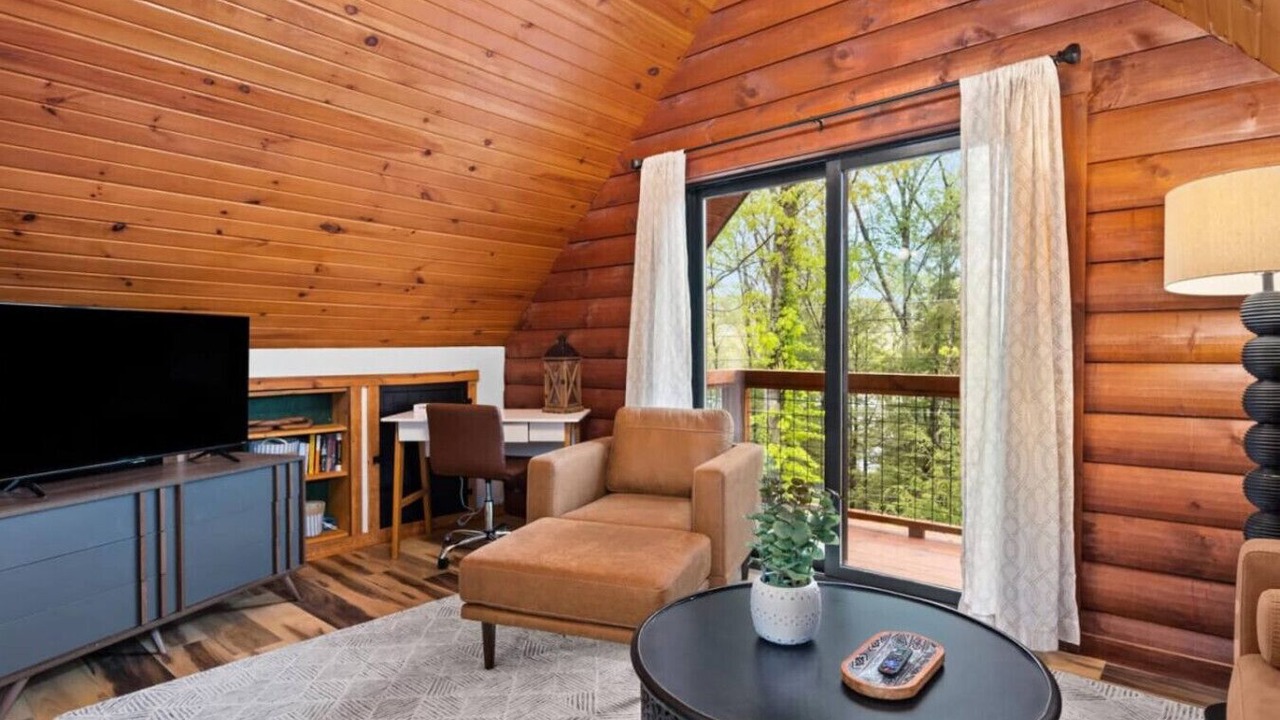 Photo of Livingroom in Oakland