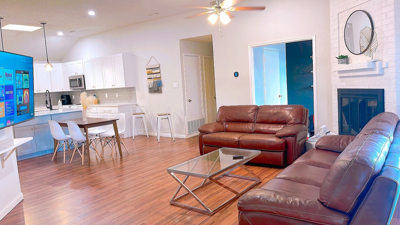 Photo of Livingroom in Southeast Arlington