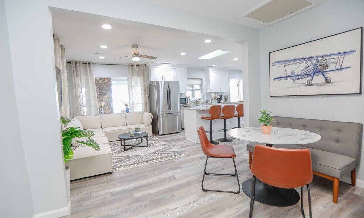 Photo of Livingroom in Fox Hill - Grandview