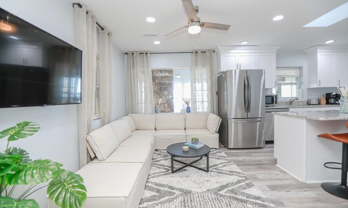 Photo of Livingroom in Fox Hill - Grandview